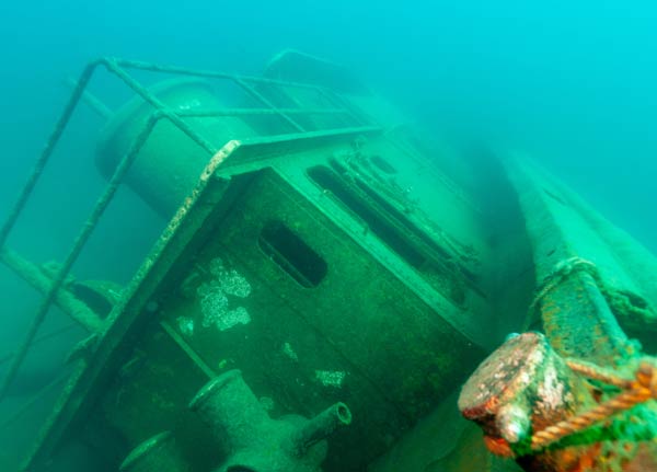 A rusting shipwreck at the bottom of the Great Lakes.